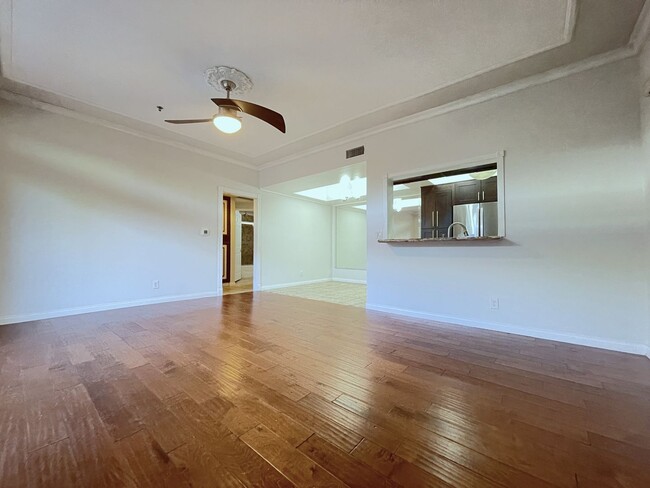 Building Photo - Spacious & Pet-Friendly 2-Bed Condo with P...