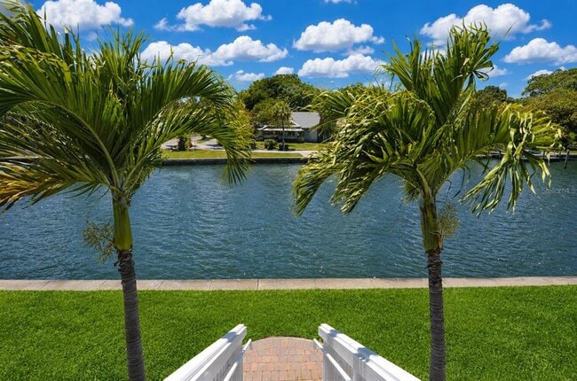 Building Photo - 3889 Pompano Dr SE