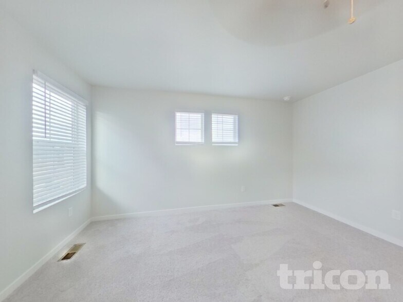 Building Photo - 1368 Orchard St