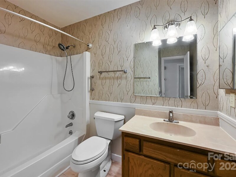 Building Photo - 71 Hollybrook Dr