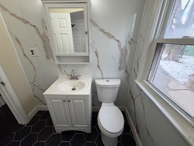 Building Photo - Charming 3 bedroom house for lease in Nice area