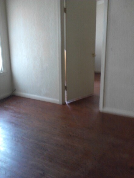 Building Photo - 221 Tutt Ave