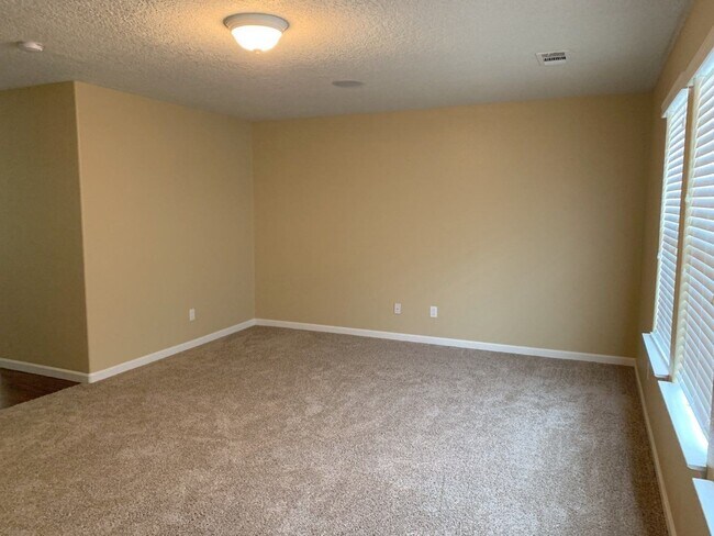 Building Photo - 229 Loma Linda Loop NE