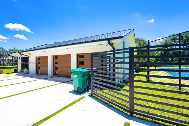 Building Photo - 10506 SW 89th Pl