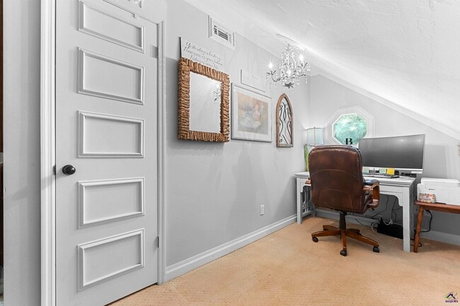 Building Photo - 217 Mossland Dr