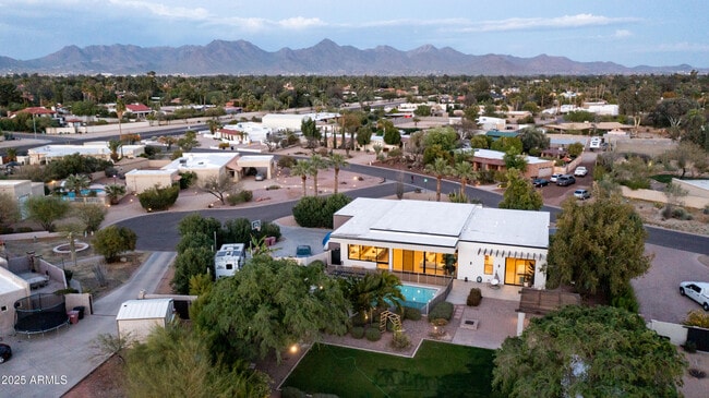 Building Photo - 7417 E Paradise Dr