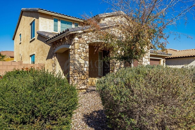 Building Photo - 2464 E Hazeltine Way