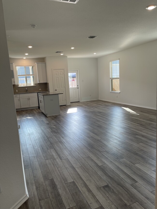 Building Photo - 1616 Holly Lk Dr