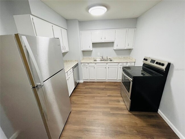 Building Photo - 6826 SW 52nd Ave