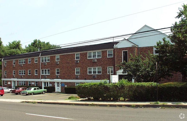 Alternate Building View - Huntingdon Manor