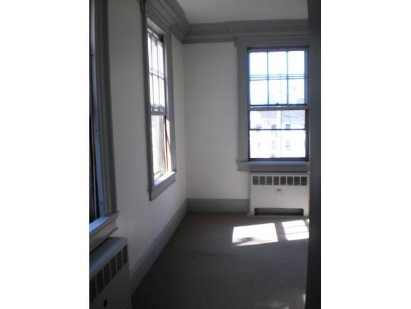 Building Photo - 599 Middle Street