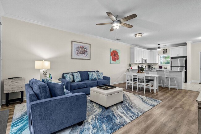 Building Photo - “Snowbird & Mid-Term Rental – 2BR Barefoot...