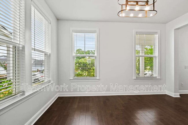 Building Photo - 165 Rowans Creek Dr