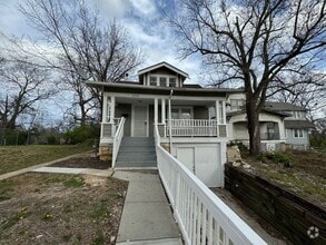 Building Photo - Newly Renovated 3 Bed, 2 Bath Home