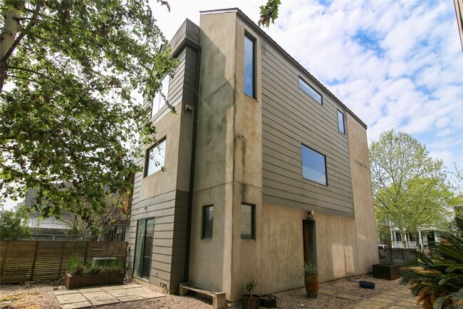 Building Photo - 730 Tulane St