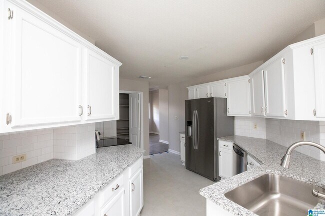 Building Photo - 123 Braxton Way