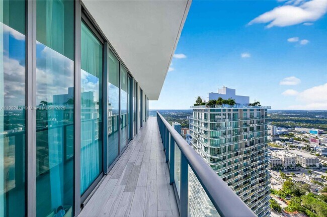 Building Photo - 480 NE 31st St