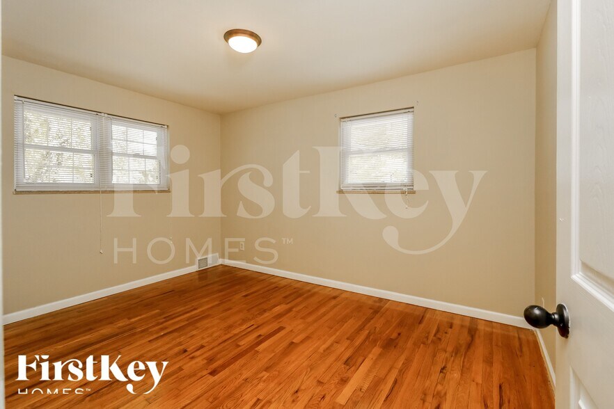 Building Photo - 13420 Old Jamestown Rd