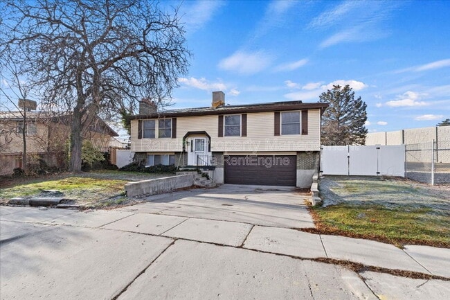 Building Photo - 3757 W Clermont Dr