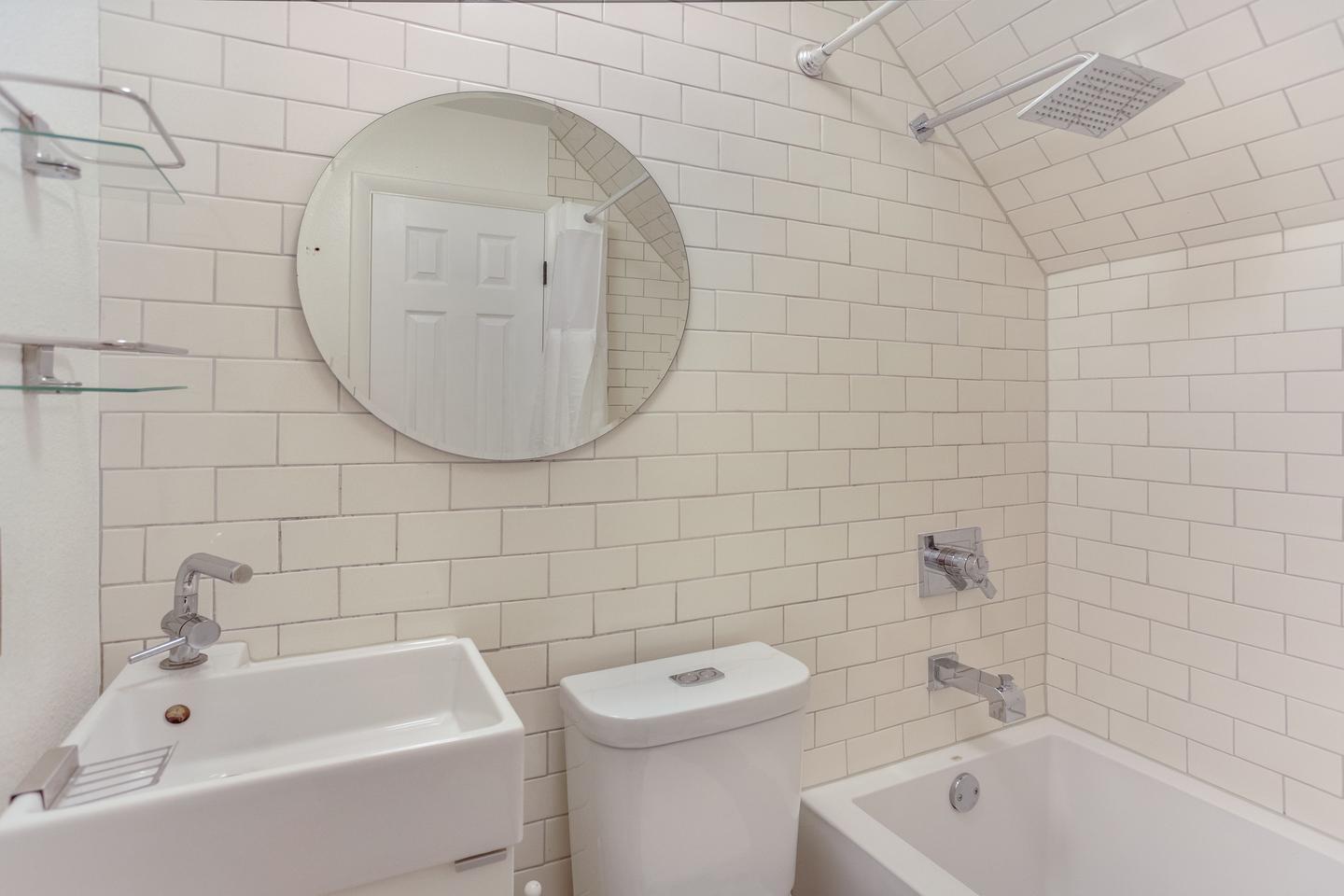 Building Photo - Light-filled Cole Victorian home near RiNo & parks