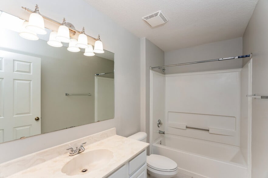 Building Photo - 4040 Kingsfield Dr