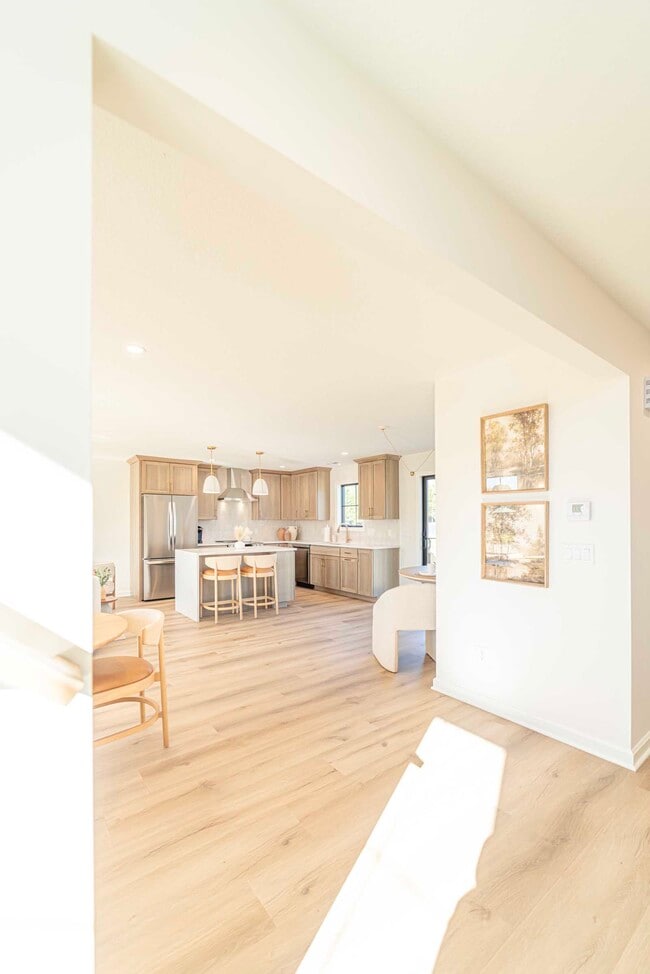 Building Photo - 14550 South Ave