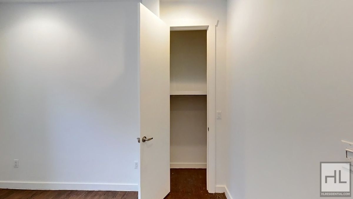 Building Photo - Crown Heights 2-Bed