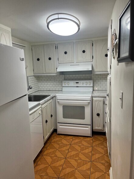 Building Photo - 4143 N Ocean Blvd