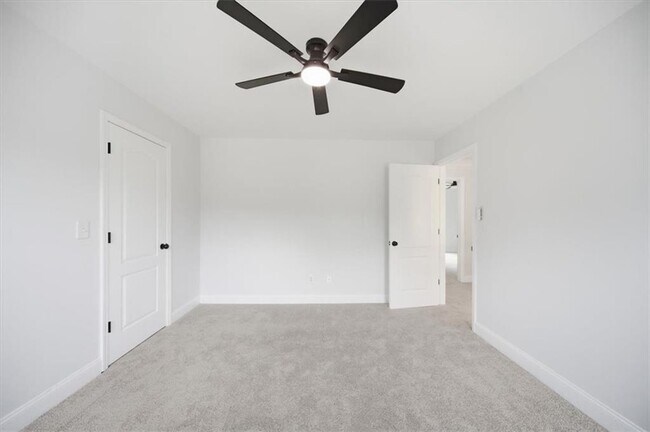 Building Photo - 2000 Millstone Dr SW