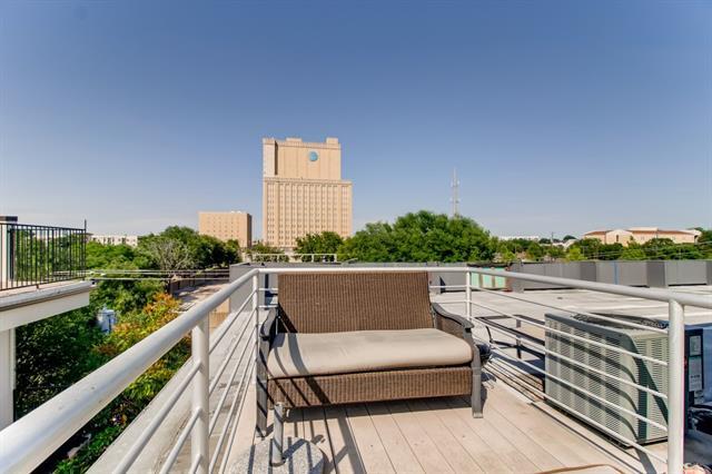 Building Photo - 1323 St Joseph St