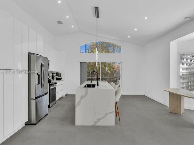 Building Photo - 4962 SW 32nd Way