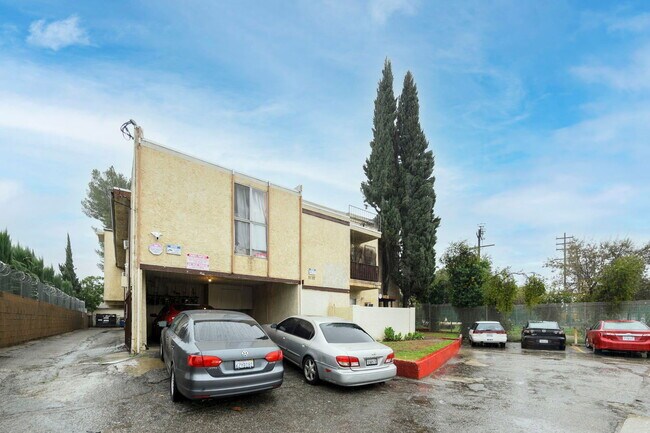 Building Photo - 6828 Fulton Ave