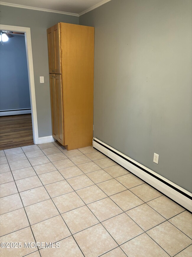 Building Photo - 609 Cable Ave