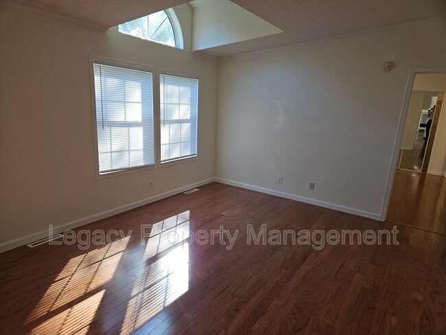 Building Photo - 104 Allen Ruffin Ave