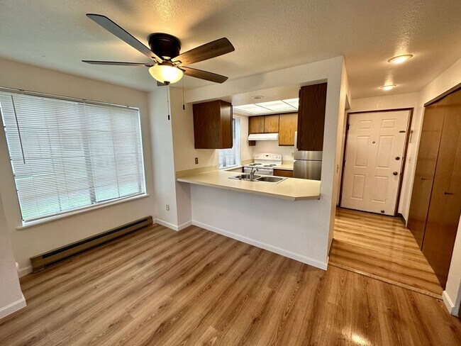 Building Photo - 2 Bed 1 Bath in heart of Bellingham Receive a $250 Amazon gift card upon move in!!