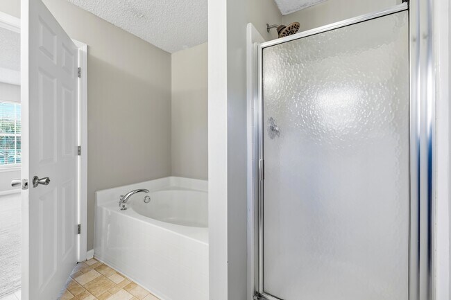 Building Photo - 777 King George Blvd