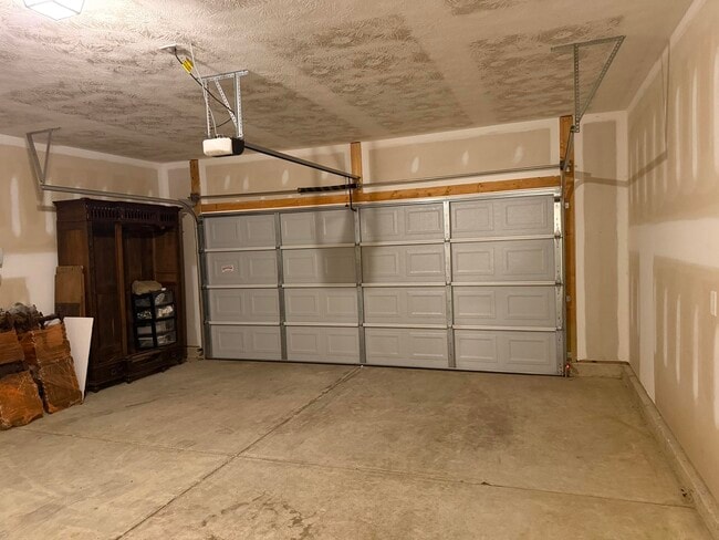 Building Photo - 352 Fox Haven Dr
