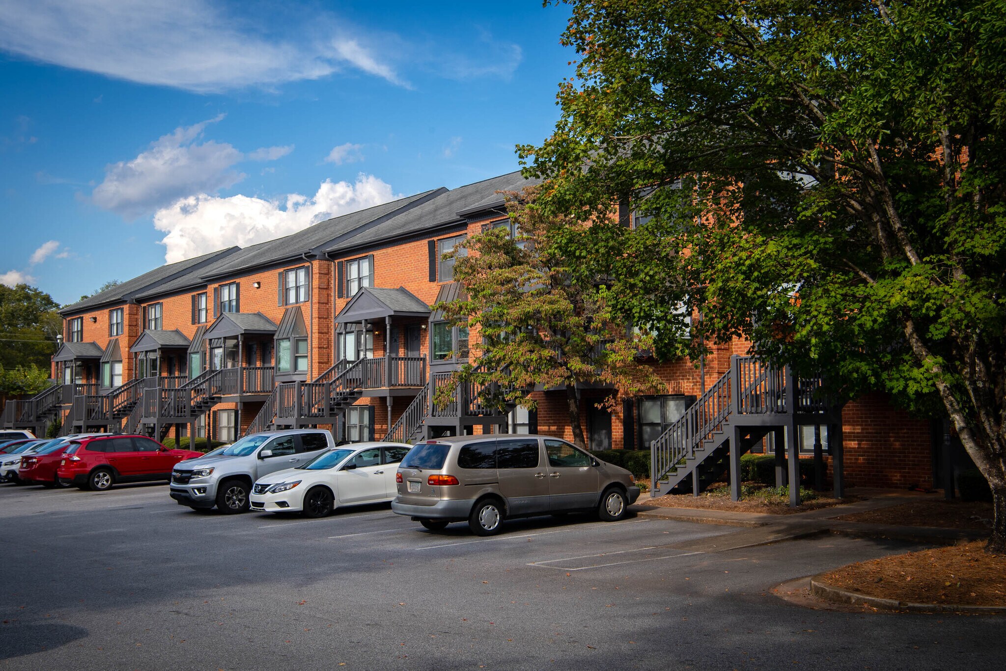 Building Photo - 550 Dearing St