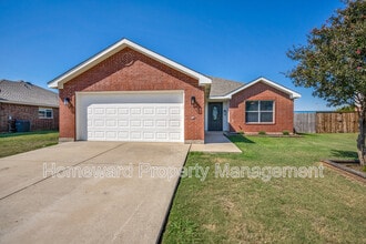 Building Photo - 121 Thoroughbred Dr