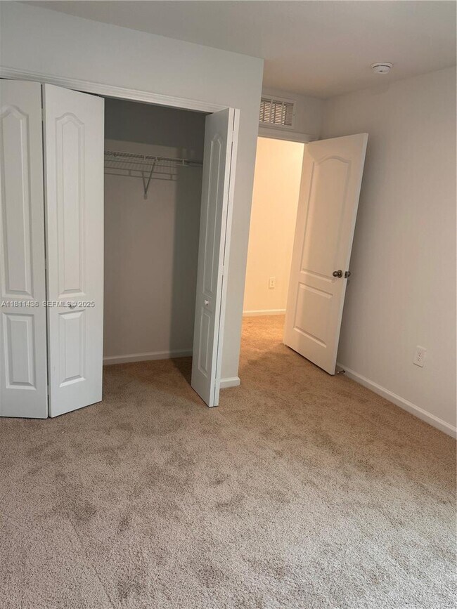 Building Photo - 25 Redbud Rd