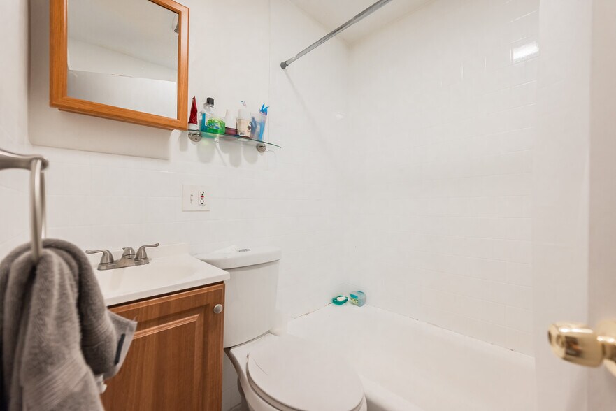 Building Photo - 114 Everett St