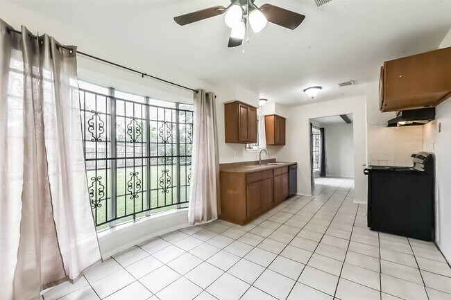 Building Photo - 722 Stonyridge St