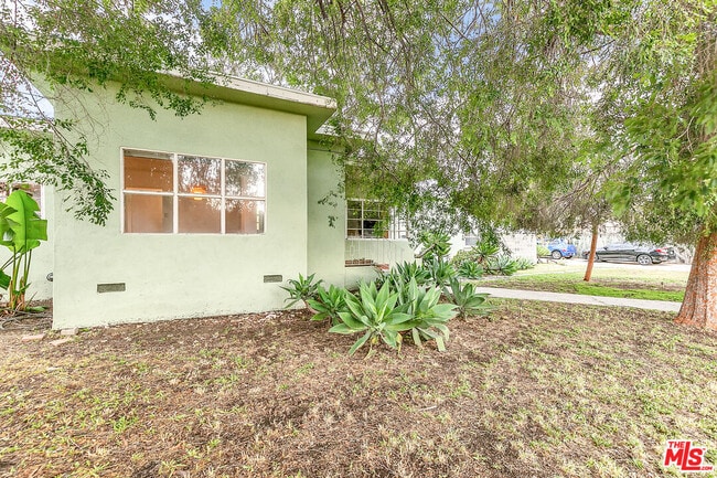 Building Photo - 7854 Goll Ave