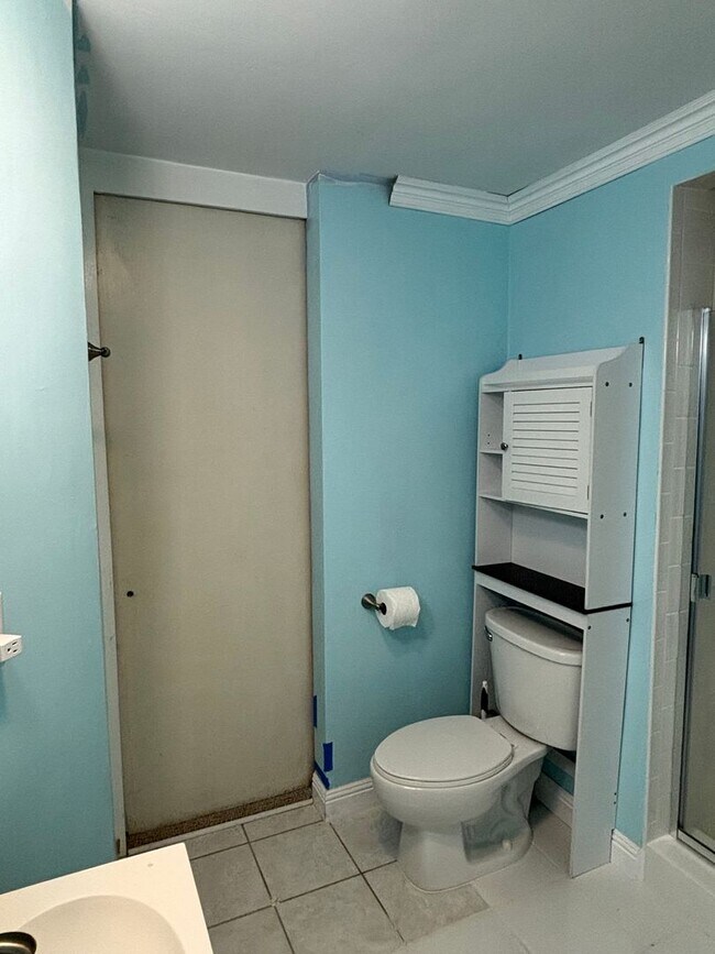 Building Photo - 2832 Charlemagne Ave