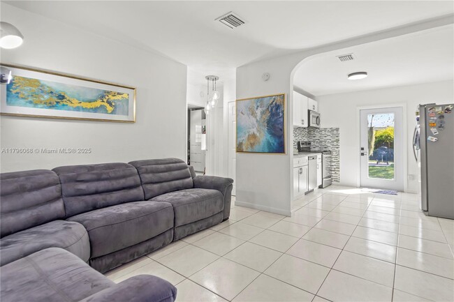 Building Photo - 4200 SW 38th St