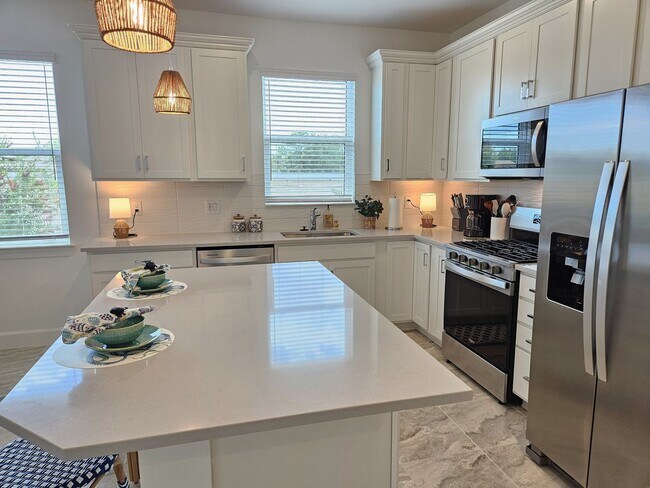 Building Photo - Beautiful Seasonal Englewood Villa- DOG FRIENDLY - new construction with Community Pool! – Locate...