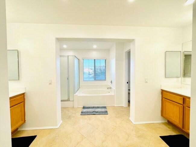 Building Photo - 38343 Bonino Dr