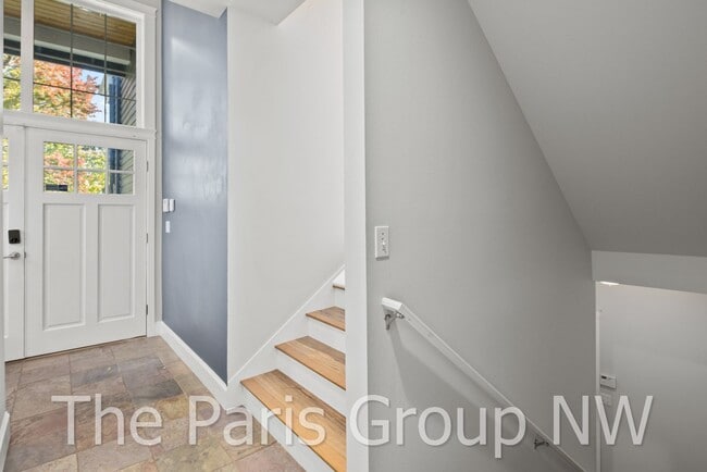 Building Photo - Marvelous Madison Valley Home * Central A/...