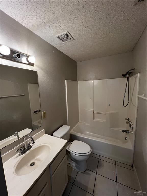 Building Photo - 20 Capri St