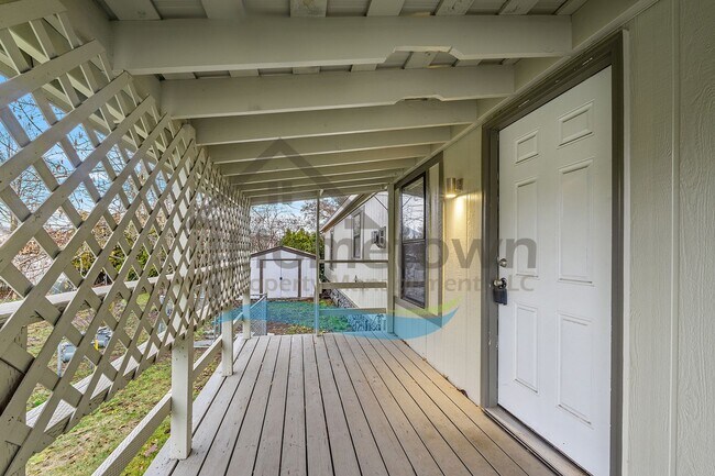 Building Photo - 2-Bedroom 2-Bathroom Home with Off-Street Parking Available in Coeur d’Alene!